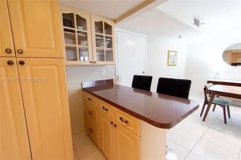 1621 Collins Miami Beach FL 33139