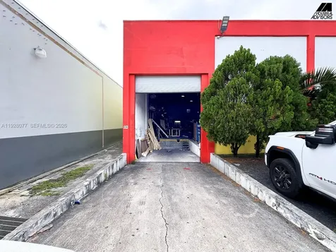 290 W 78th Road Hialeah FL 33014