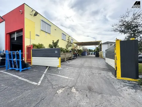 290 W 78th Road Hialeah FL 33014