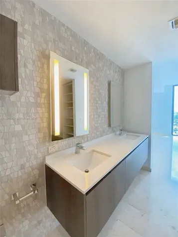 88 SW 7th Street Miami FL 33130