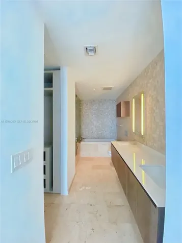 88 SW 7th Street Miami FL 33130