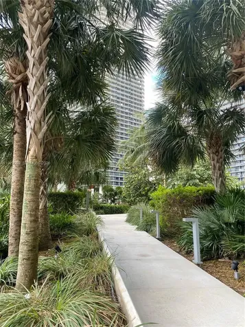 88 SW 7th Street Miami FL 33130
