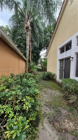10132 NW 4th Street Plantation FL 33324
