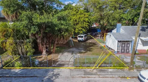 1189 NW 26 Street Miami FL 33127