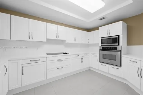 110 Hendricks Isle Fort Lauderdale FL 33301