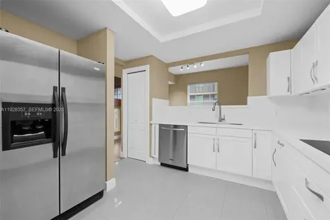110 Hendricks Isle Fort Lauderdale FL 33301