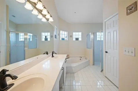 600 E Cypress Pointe Drive E Pembroke Pines FL 33027