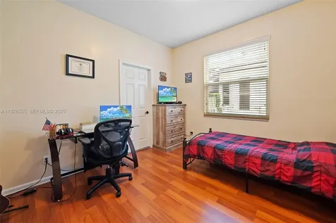 600 E Cypress Pointe Drive E Pembroke Pines FL 33027