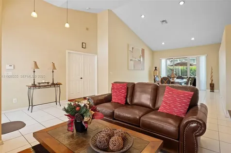 600 E Cypress Pointe Drive E Pembroke Pines FL 33027