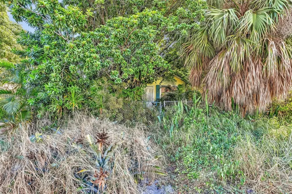 424 N J Street Lake Worth FL 33460
