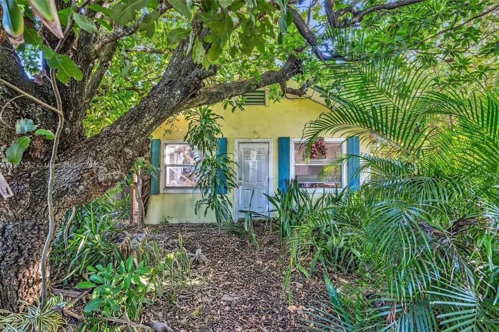 424 N J Street Lake Worth FL 33460