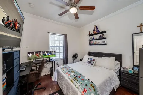 15242 SW 8th Way Miami FL 33194