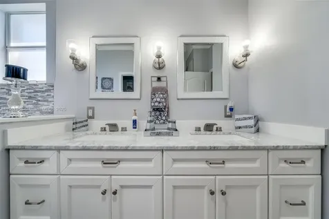 15242 SW 8th Way Miami FL 33194