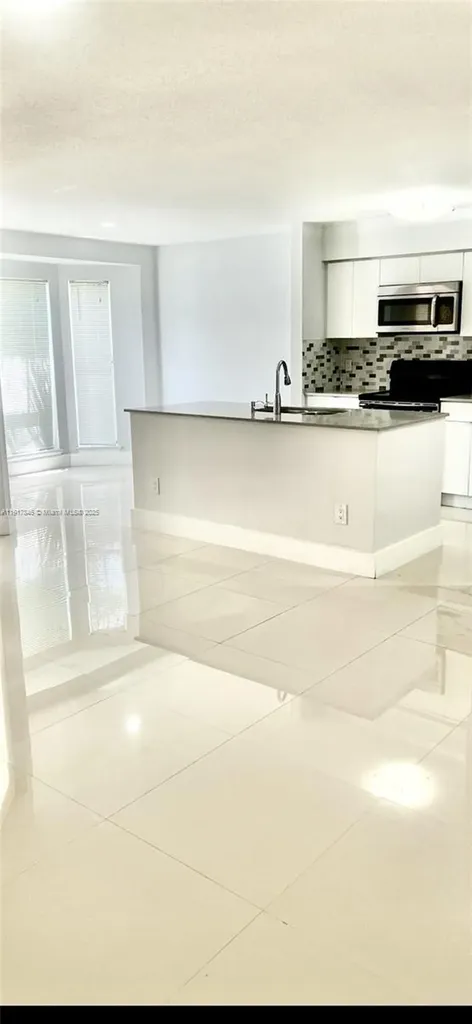 977 Riverside Drive Coral Springs FL 33071
