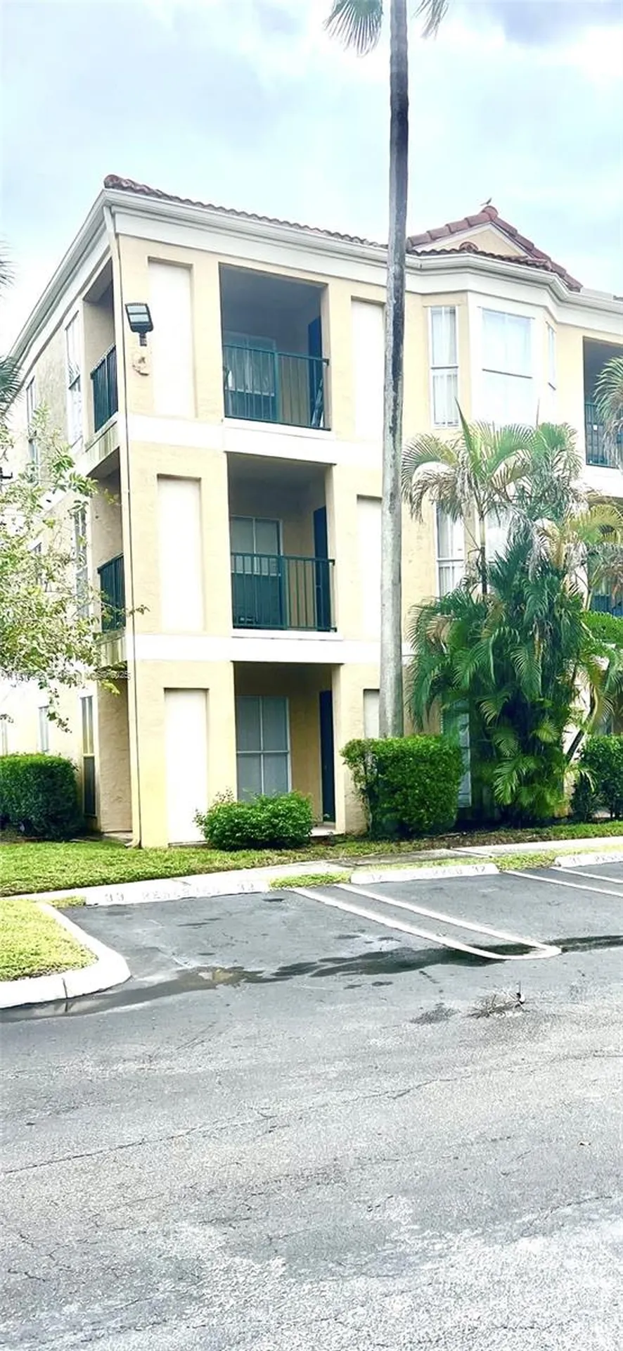 977 Riverside Drive Coral Springs FL 33071