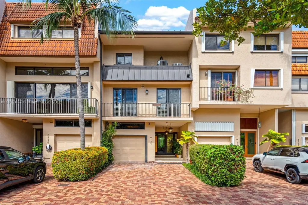 6124 Paradise Point Drive Palmetto Bay FL 33157