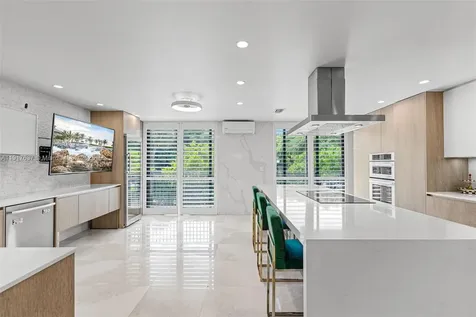 6124 Paradise Point Drive Palmetto Bay FL 33157