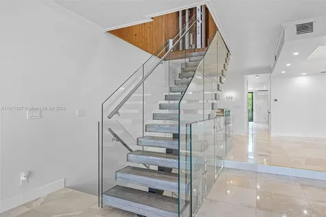 6124 Paradise Point Drive Palmetto Bay FL 33157