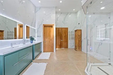 6124 Paradise Point Drive Palmetto Bay FL 33157