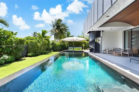 8055 Noremac Avenue Miami Beach FL 33141