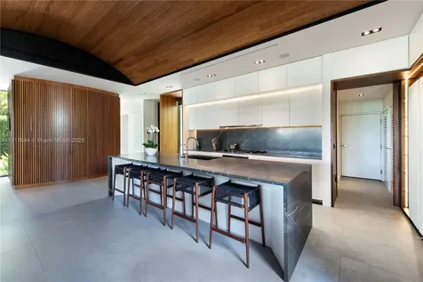 8055 Noremac Avenue Miami Beach FL 33141