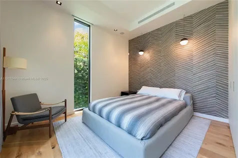 8055 Noremac Avenue Miami Beach FL 33141