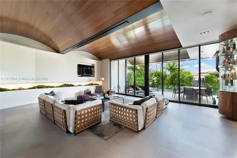 8055 Noremac Avenue Miami Beach FL 33141