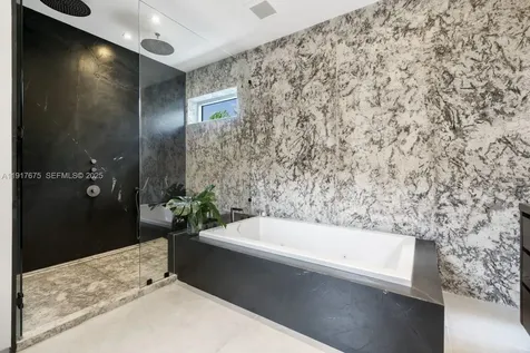 1379 N Venetian Way Miami FL 33139