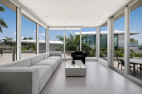 1379 N Venetian Way Miami FL 33139
