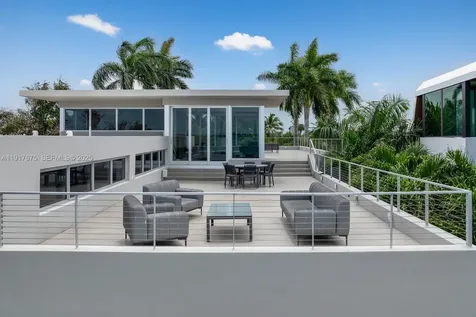 1379 N Venetian Way Miami FL 33139