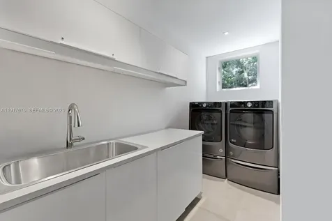 1379 N Venetian Way Miami FL 33139
