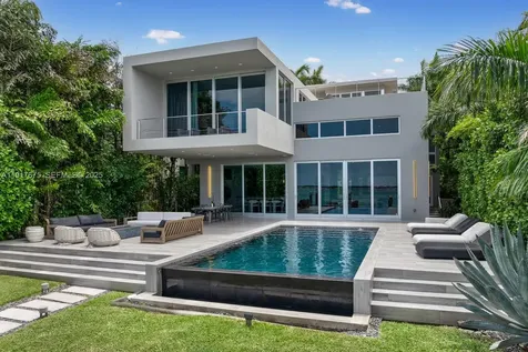 1379 N Venetian Way Miami FL 33139