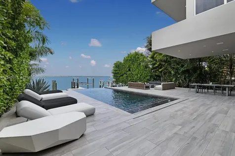 1379 N Venetian Way Miami FL 33139