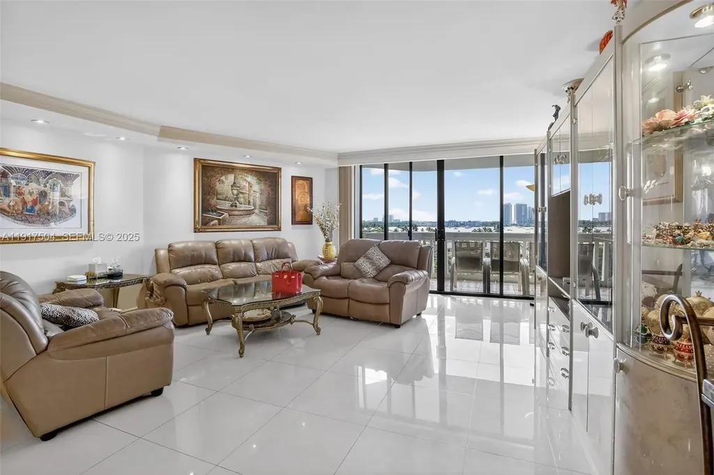 1000 Island Boulevard Aventura FL 33160