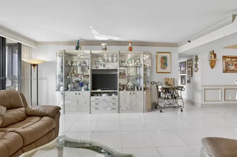 1000 Island Boulevard Aventura FL 33160