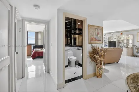 1000 Island Boulevard Aventura FL 33160