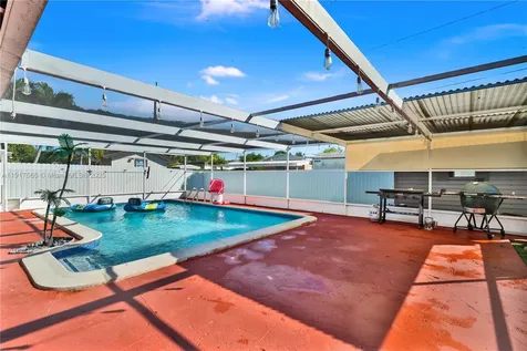 10100 Nicaragua Drive Cutler Bay FL 33189