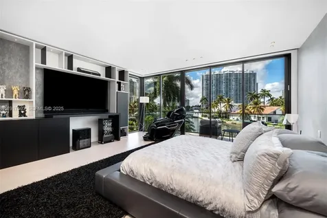 342 S Parkway Golden Beach FL 33160