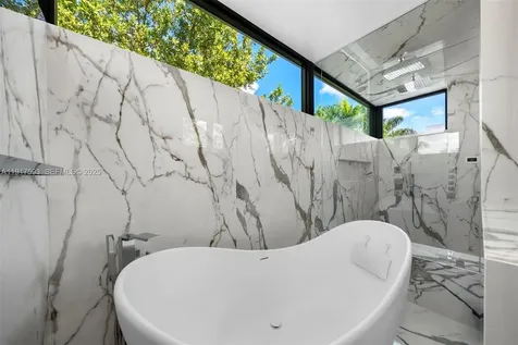 342 S Parkway Golden Beach FL 33160