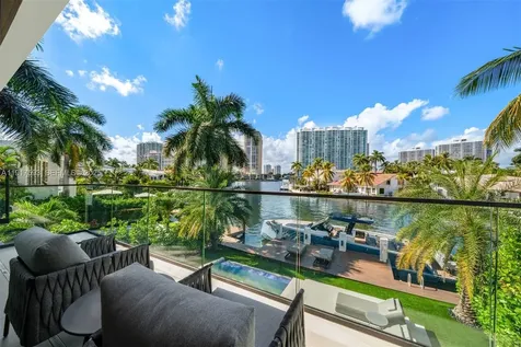 342 S Parkway Golden Beach FL 33160