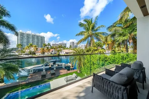 342 S Parkway Golden Beach FL 33160