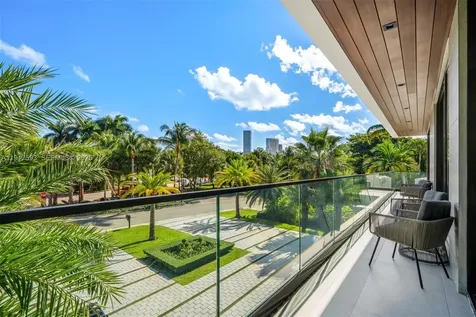 342 S Parkway Golden Beach FL 33160