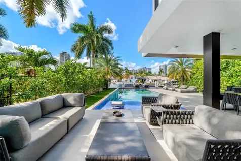 342 S Parkway Golden Beach FL 33160