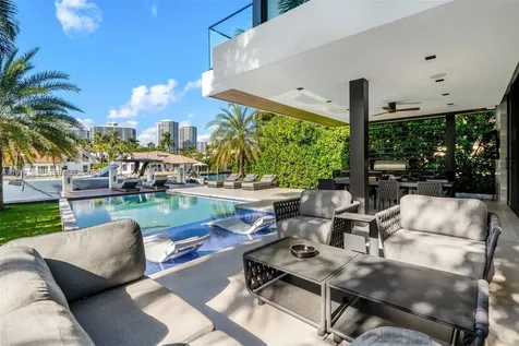 342 S Parkway Golden Beach FL 33160