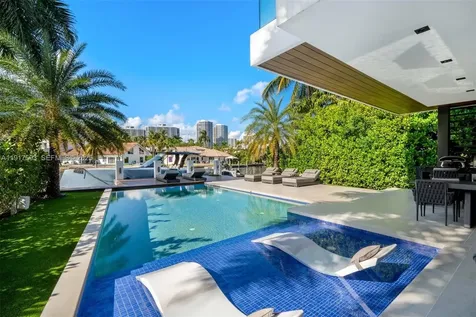 342 S Parkway Golden Beach FL 33160