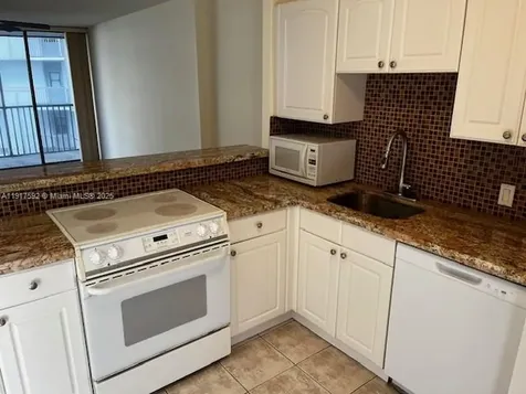 3475 N Country Club Drive Aventura FL 33180