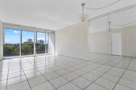 3101 N Country Club Drive Aventura FL 33180