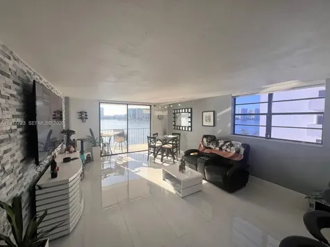 17878 N Bay Road Sunny Isles Beach FL 33160