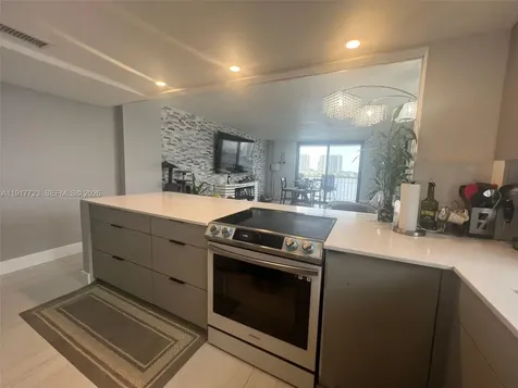 17878 N Bay Road Sunny Isles Beach FL 33160