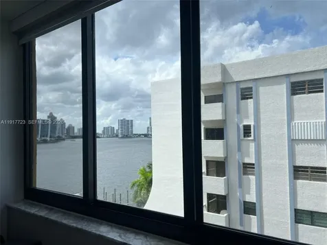 17878 N Bay Road Sunny Isles Beach FL 33160